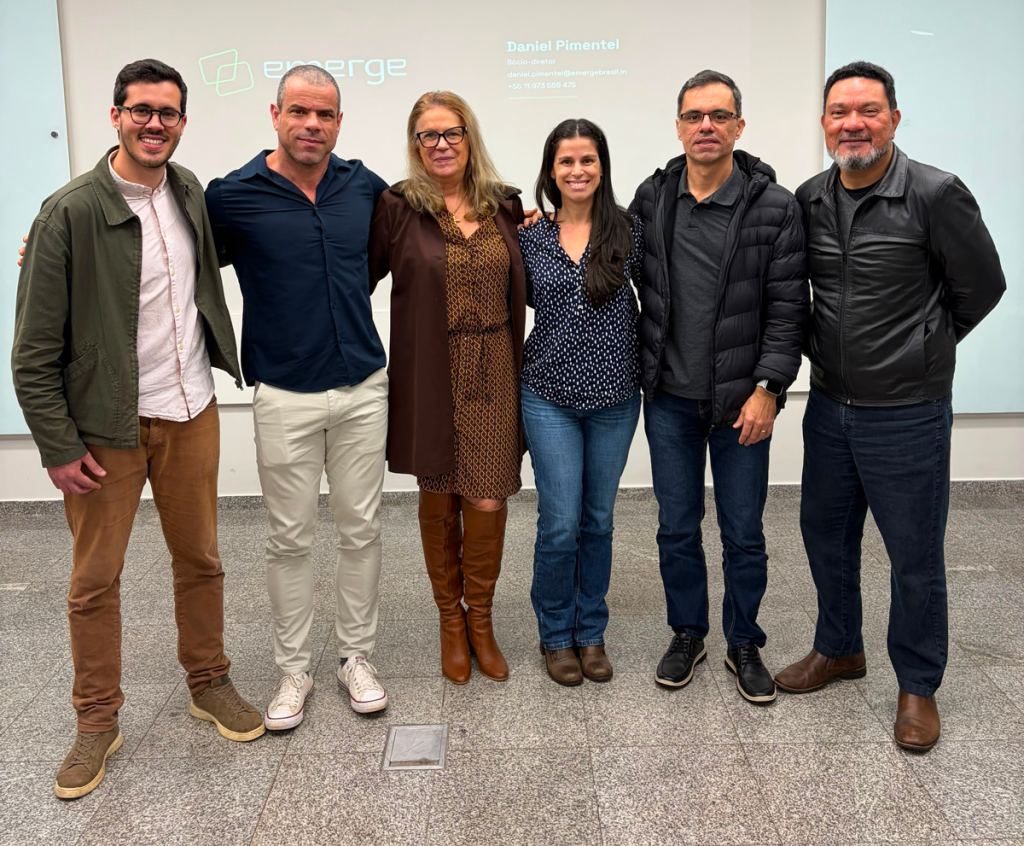 Imagem 01 - Daniel Pimentel (Emerge), Prof. Dr. Davi Guimarães Soares (UNIDERP), Profa. Dra. Rose Matias (UNIDERP), Lilian Ottoni (Doutoranda do PPG em Meio Ambiente e Desenvolvimento Regional – UNIDERP), Jamilson Rosa Araújo (Doutorando do PPG em Meio Ambiente e Desenvolvimento Regional – UNIDERP) e Ricardo José Senna, Secretário-Executivo de Ciência, Tecnologia e Inovação da SEMADESC – Governo de Mato Grosso do Sul | Fonte: Prof. Dr. Higo José Dalmagro